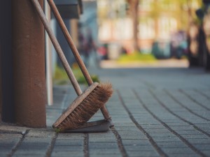 outdoor-cleaning-prepping-real-estate-listings